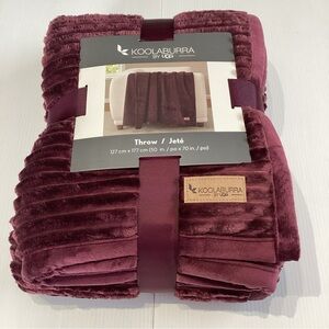Koolaburra By Ugg Throw Blanket 50” x 70” Maroon Ribbed